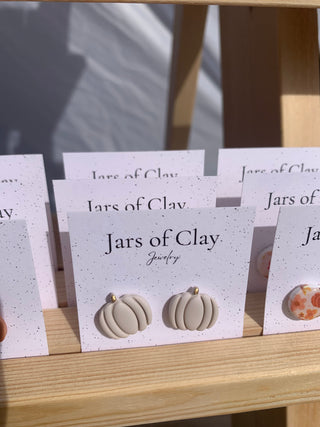 White pumpkin studs